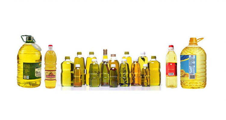 Ligne de remplissage d'huile de maïs, de bouteilles en plastique