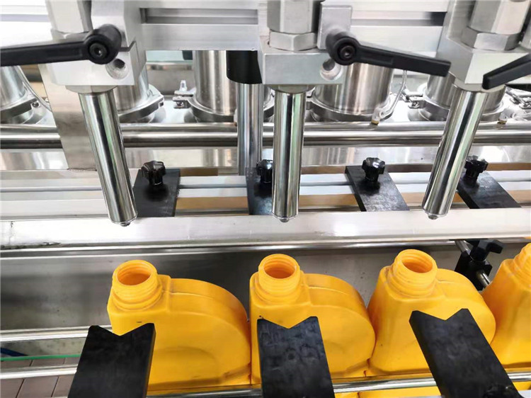 Machine de remplissage chimique de bouteilles LDP